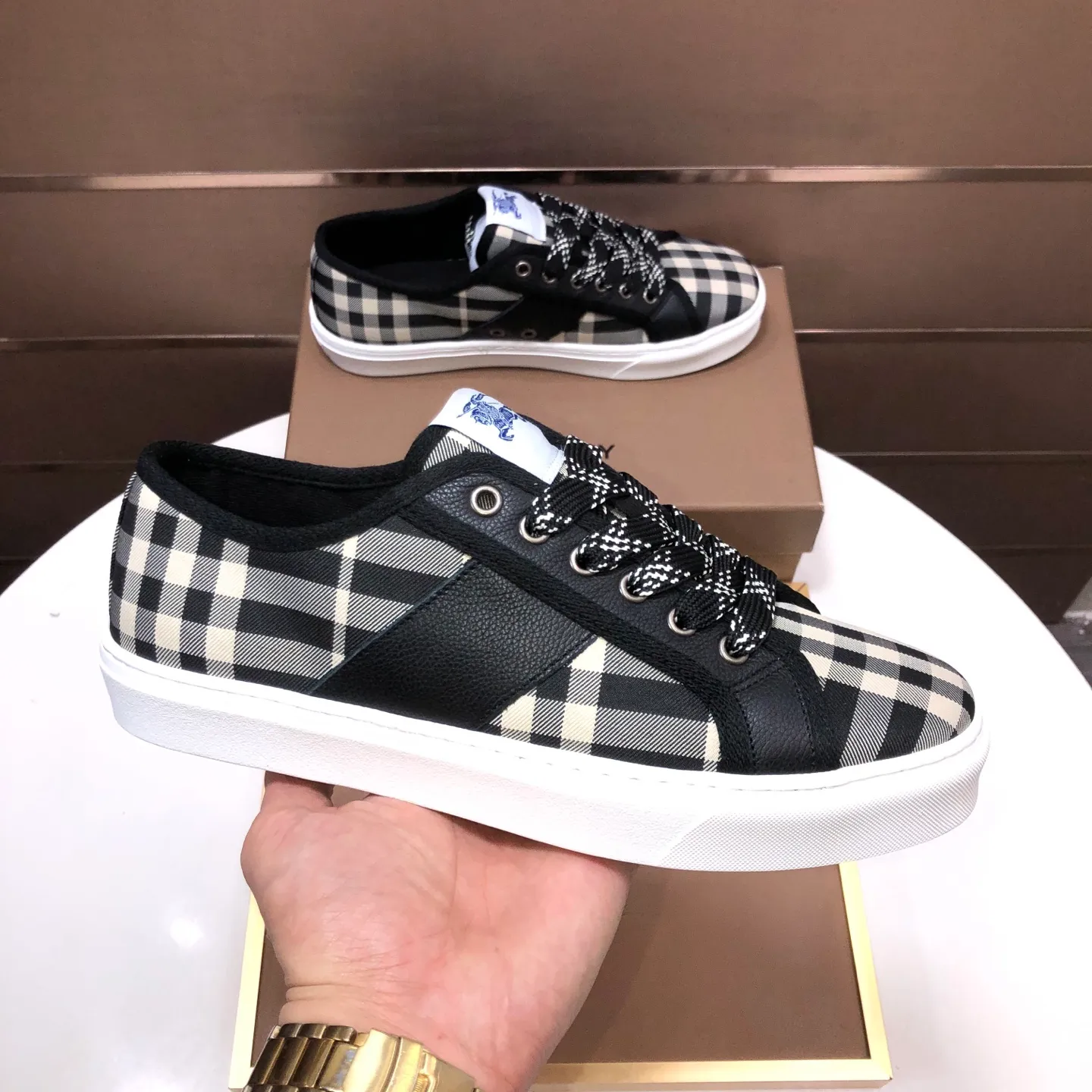 Men's shoes💰460💰【Burberry】Classic low-top sneakers｜Imported cowhide with classic plaid fabric｜Sheepskin lining｜Original outsole｜Fine workmanship and comfortable to wear Size: 38-44 (customized at 45)